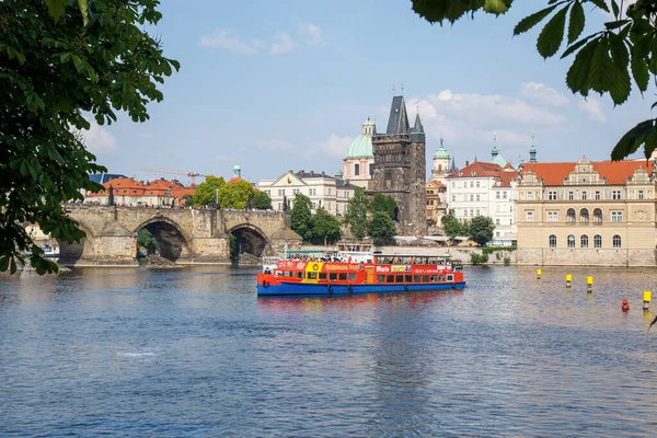 Praga Republika Czeska Maja 2016 Łódź Wycieczkowa Wełtawie Pradze Republika — Zdjęcie stockowe