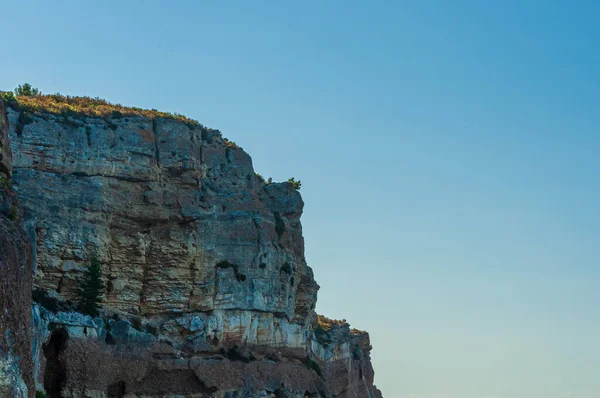 法国马赛背景下的悬崖与大海的景观 — 图库照片