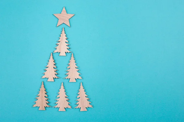 Χριστουγεννιάτικο Δέντρο Μπλε Φόντο Ευχετήρια Κάρτα Εορταστικό Φόντο Αντίγραφο Χώρου — Φωτογραφία Αρχείου