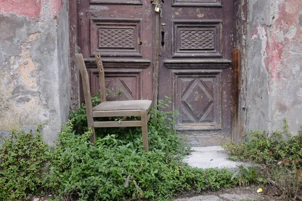 Close Uma Velha Porta Cadeira — Fotografia de Stock