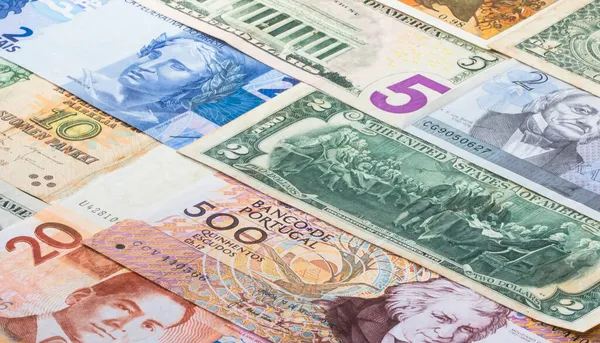 Farbenfroher Hintergrund Mit Aktuellen Und Alten Banknoten Aus Einigen Ländern — Stockfoto