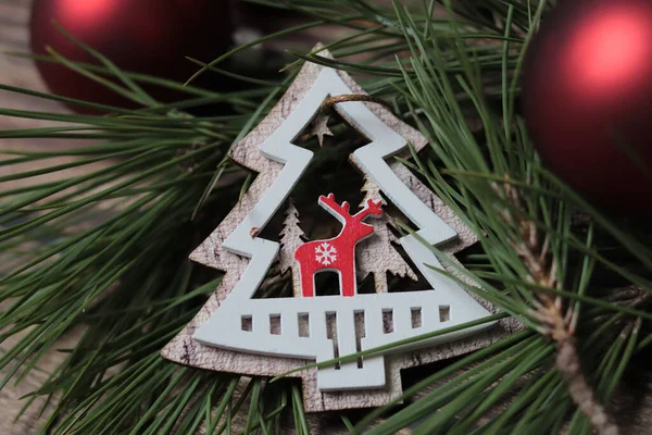 크리스마스 장식에 나무에 매달려 — 스톡 사진