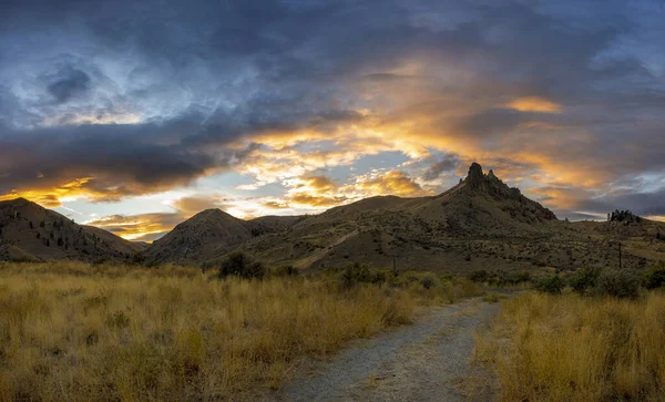 Scenic View Autumnal Field Mountain Landscape Sunset Sky — Stock Photo, Image