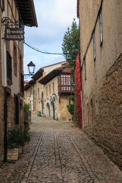 Plano Vertical Una Vieja Calle Con Viejas Casas Ladrillo — Foto de Stock