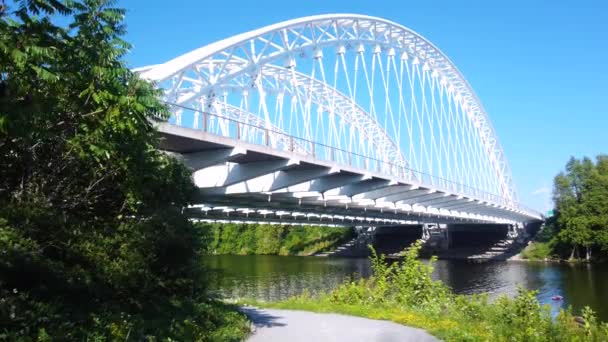 Puente Sobre Río Ciudad Bilbao — Vídeos de Stock