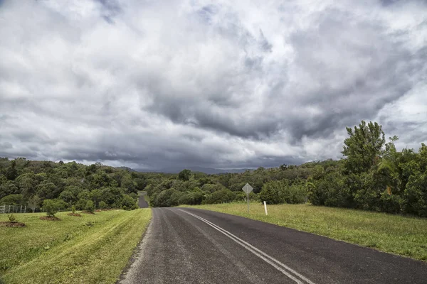 Nuvole Pesanti Strada Nel Queensland Australia — Foto Stock