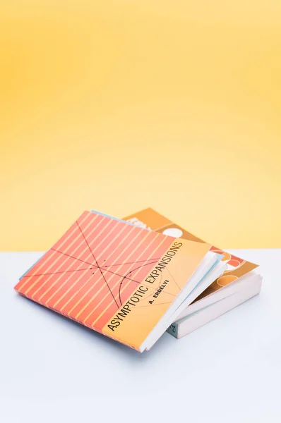 Como Italy Oct 2021 School Education Textbooks Manuals White Yellow — Stock Photo, Image