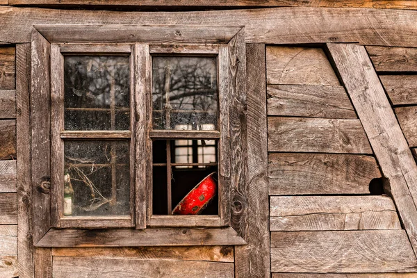 Zbliżenie Ujęcie Okna Drewnianej Chaty — Zdjęcie stockowe