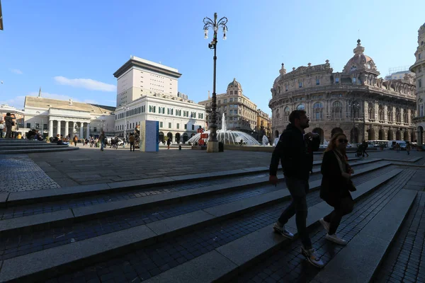 Genova イタリア 2021年10月27日 イタリア ジェノヴァ カルロ フェリーチェ劇場とデ フェラーリ広場 — ストック写真