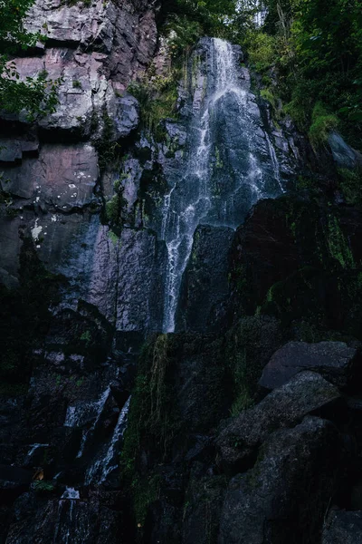 Uma Vista Fascinante Cachoeira Niedeck Com Uma Cascata Água Árvores — Fotografia de Stock