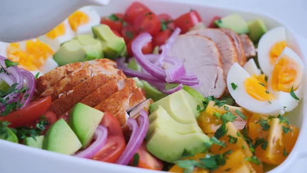 Salade Met Zalm Avocado Eieren Sla — Stockvideo