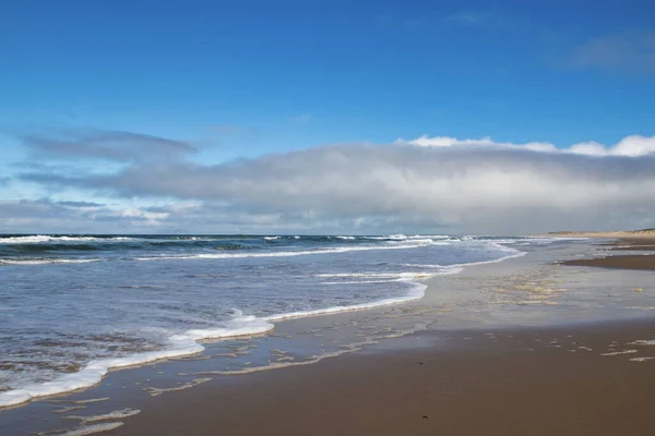 Uruguay Bulutlu Gökyüzünün Altında Güzel Bir Deniz Görüntüsü — Stok fotoğraf