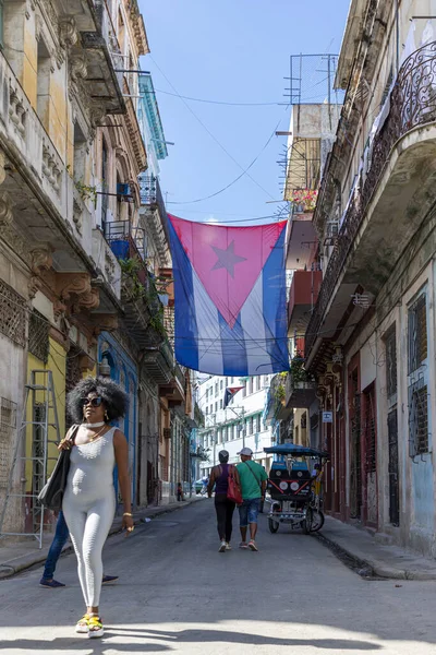 Habana Cuba Octubre 2021 Calle Acosta Habana Vieja Bandera Cubana —  Fotos de Stock