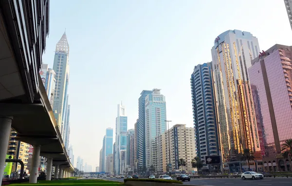 Dubai Ηνωμενο Βασιλειο Ιουλ 2016 Χαμηλή Οπτική Γωνία Της Γραμμής — Φωτογραφία Αρχείου