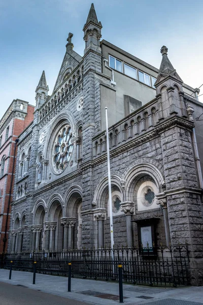 Dublín Irlanda Abr 2021 Plano Vertical Iglesia Santa Teresa Dublín — Foto de Stock