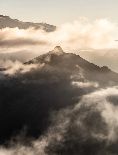 Beautiful View Mountain Cloudy Sky Foggy Day — Stockfoto