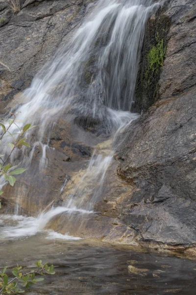 Uma Bela Vista Cachoeira Das Rochas — Fotografia de Stock