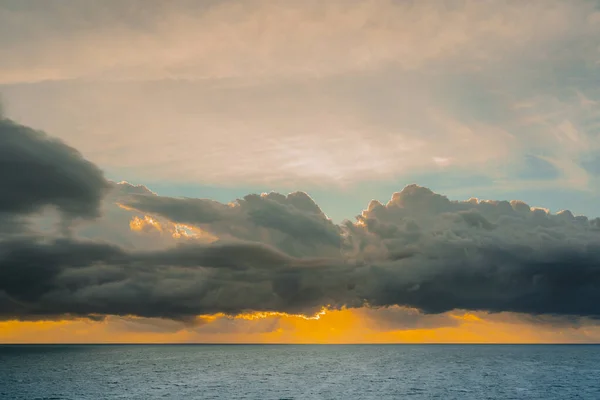 Захватывающий Вид Красивый Морской Пейзаж Живописном Закате — стоковое фото