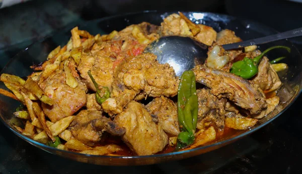 Sebuah Fokus Selektif Ayam Goreng Dan Kentang Goreng Memasak Dalam — Stok Foto