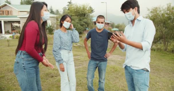 Group Friends Face Masks Outdoors — ストック動画