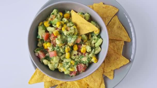 Makanan Meksiko Lezat Guacamole Dengan Sayuran Dan Rempah Rempah — Stok Video