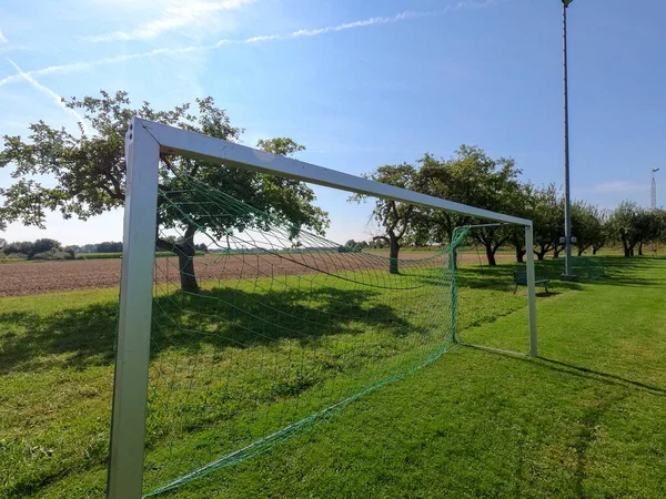 Een Landschap Van Voetbal Doel Greenfield Overdag — Stockfoto