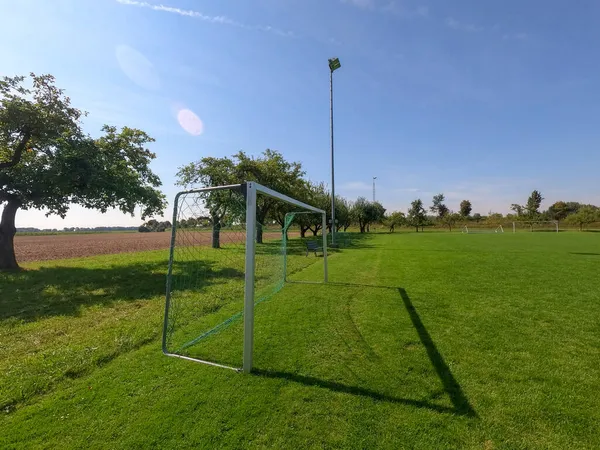 Een Landschap Van Voetbal Doel Greenfield Overdag — Stockfoto
