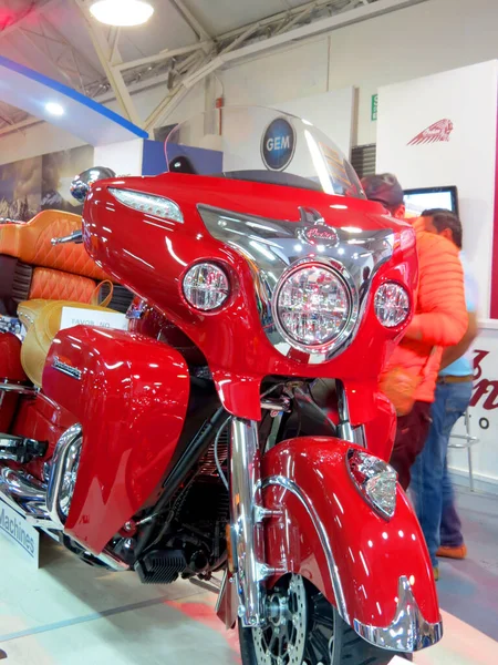 Bogota Colômbia Maio 2018 Tiro Vertical Uma Motocicleta Vermelha Nas — Fotografia de Stock