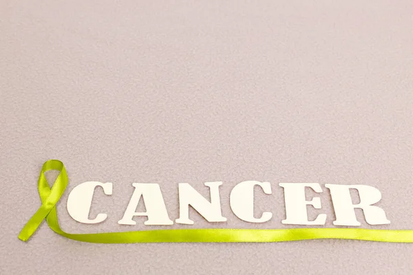 Letras Soletrando Cancro Com Fita Símbolo Câncer Tecido Cor Pastel — Fotografia de Stock