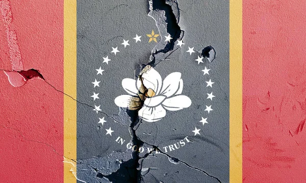 米国ミシシッピ州の国旗が割れた壁に — ストック写真