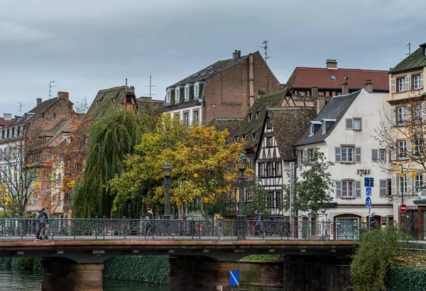 Piękny Widok Zabytkowych Małych Kamiennych Domów Regionie Petite Francja Strasburgu — Zdjęcie stockowe