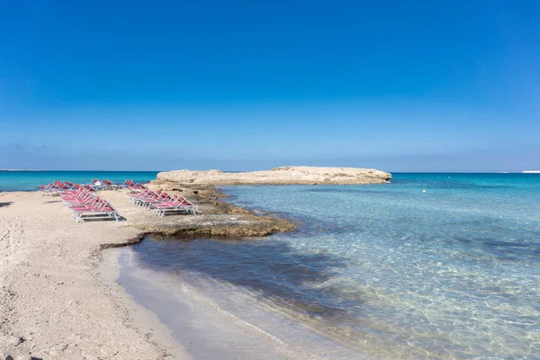 意大利Punta Suina拥有透明水的海岸线美景 — 图库照片