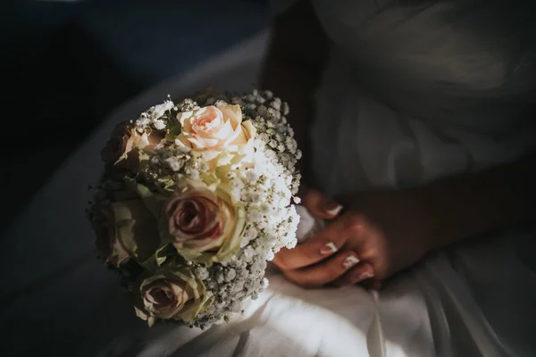 Pendekatan Dekorasi Bunga Dari Buket Pengantin Wanita Untuk Upacara Pernikahan — Stok Foto