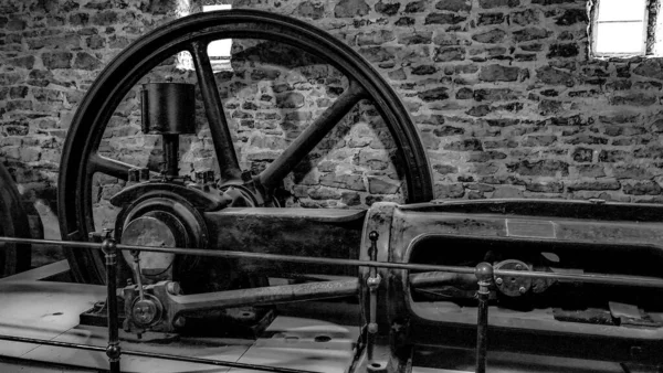 Сірий Знімок Старого Старого Металевого Колеса Машини — стокове фото