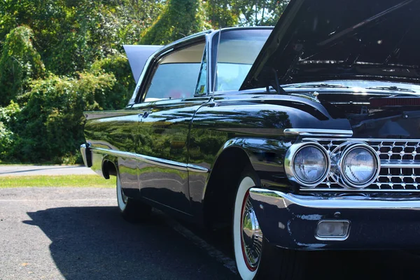 Gros Plan Une Voiture Claire Brillante Vintage Noire Plein Jour — Photo