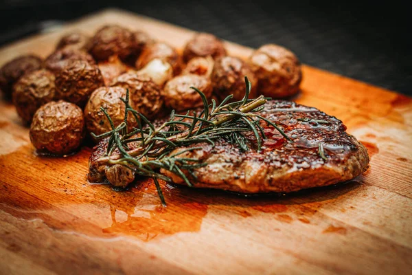 Closeup Shot Steak Potatoes — Stock Photo, Image