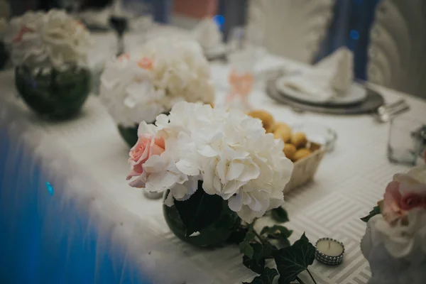 Närbild Blomsterdekorationer För Bröllopsceremoni — Stockfoto