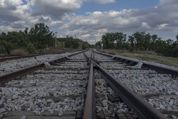 Uma Paisagem Belas Ferrovias Dia Nublado — Fotografia de Stock