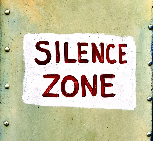 Texte Zone Silence Sur Une Surface Métallique — Photo