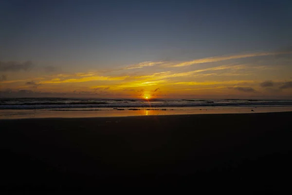 Vacker Bild Ett Hav Den Hisnande Solnedgången — Stockfoto