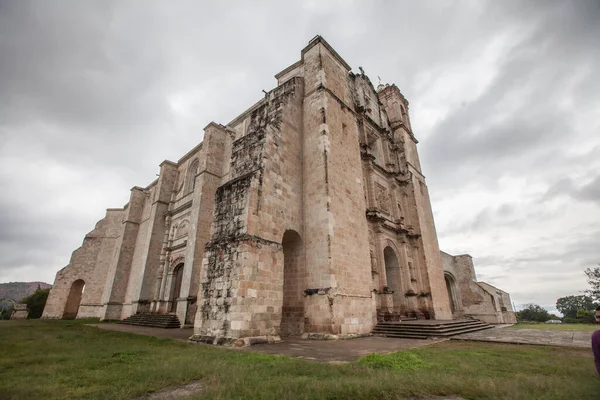 メキシコ サントドミンゴ ヤヌイトラン修道院の景観 — ストック写真