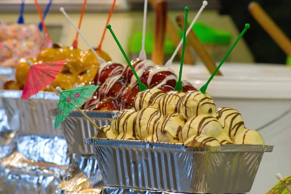 Close Shot Cake Pops Foil Plate — Stock Photo, Image