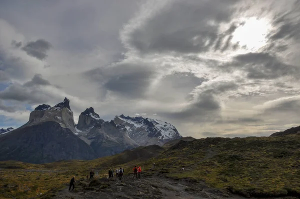 Turisták Egy Csoportja Torres Del Paine Nemzeti Parkban Chile Patagóniai — Stock Fotó