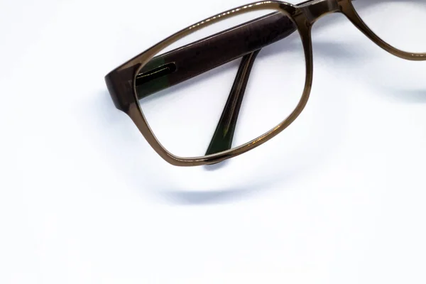 白い背景に眼鏡のクローズアップショット — ストック写真
