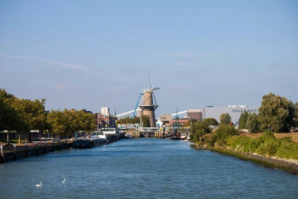 Rotterdam Niderlandy Września 2021 Piękny Widok Port Statkami Rotterdamie Holandia — Zdjęcie stockowe