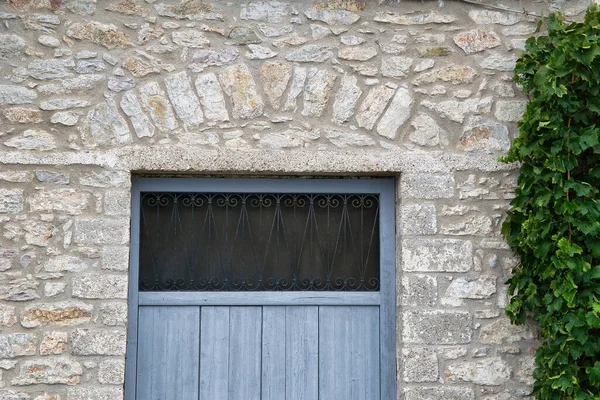 Primo Piano Una Casa Abbandonata Con Una Vecchia Porta Ingresso — Foto Stock