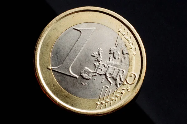 Une Pièce Pour Euro Sur Fond Sombre — Photo