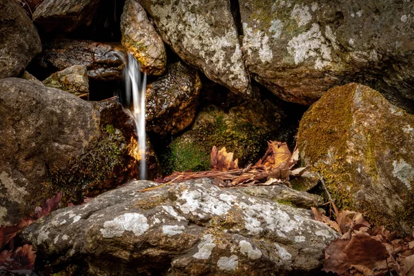 Water Stream Flowing Big Rock Wall Autumn — Foto Stock