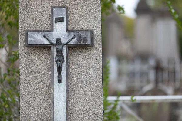 Tiro Seletivo Foco Uma Cruz Cemitério — Fotografia de Stock
