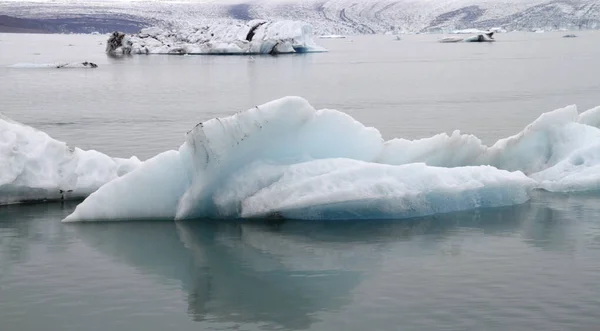 Uitzicht Jokulsarlon Gletsjerlagune Met Ijsbergen Helder Water Ijsland — Stockfoto